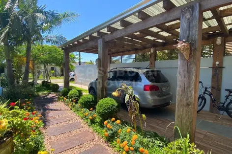 Imagem #3 do imóvel Lindo Sobrado com 3 Dormitórios no Bairro Malinsky – Próximo ao Mar e ao Centro