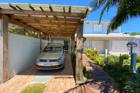 Imagem #2 do imóvel Lindo Sobrado com 3 Dormitórios no Bairro Malinsky – Próximo ao Mar e ao Centro