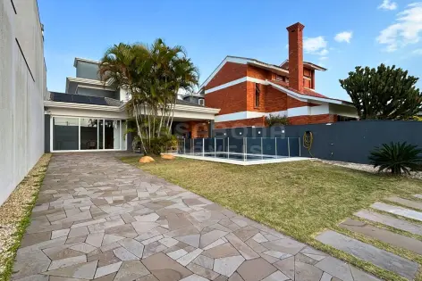 Imagem #3 do imóvel Casa de alto padrão com piscina a 100 metros do mar no bairro Malinsky