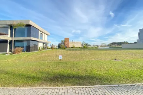 Imagem principal do Terreno Exclusivo em Condomínio Fechado com Piscina e Áreas de Lazer