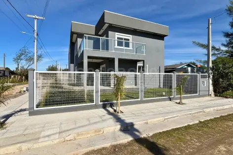 Imagem #2 do imóvel Sobrado geminado novo a apenas 100 metros da praia no bairro Marambaia