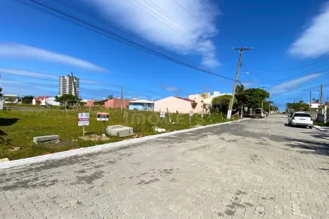 Imagem secundária do Terreno 12 x 25 no Balneário Figueirinha – Espaço e Potencial para Construir com Tranquilidade