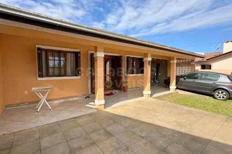 Imagem #2 do imóvel Casa com Piscina a Apenas 555m do Mar em Arroio do Sal