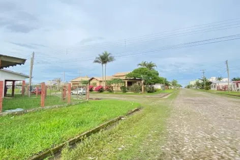 Imagem #4 do imóvel Oportunidade de Investimento em Arroio do Sal: Duplex para Renovação em Areias Brancas