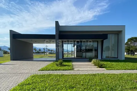 Imagem #1 do imóvel Casa nova de alto padrão em condomínio fechado com estrutura completa!