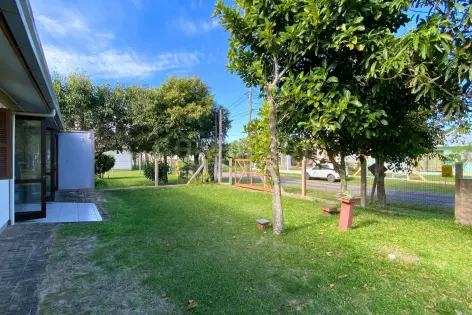 Imagem #3 do imóvel Casa ampla com 3 dormitórios a apenas 335 metros da praia no Bairro São Jorge