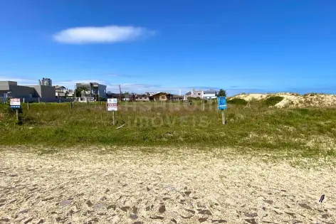 Imagem principal do Terreno de Esquina 10 x 30 no Balneário Figueirinha – Beira-Mar, Posição Leste e Oportunidade Única