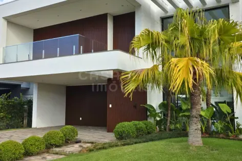 Imagem #1 do imóvel Casa de alto padrão com vista para o lago no Reserva das Águas em Torres