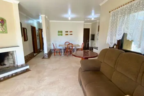 Imagem #3 do imóvel Casa com 3 Dormitórios a 70m da Praia no Bairro São Pedro – Excelente Localização