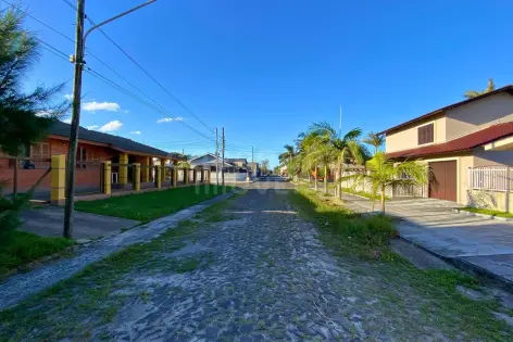 Imagem #3 do imóvel Casa em Areias Brancas a 50 metros da praia, pronta para receber sua família
