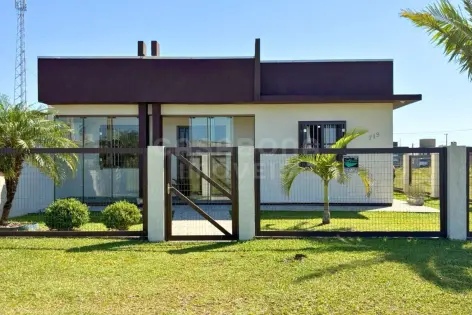 Imagem #2 do imóvel Casa de Esquina com Piscina e Excelente Posição Solar – Conforto e Valorização Garantidos