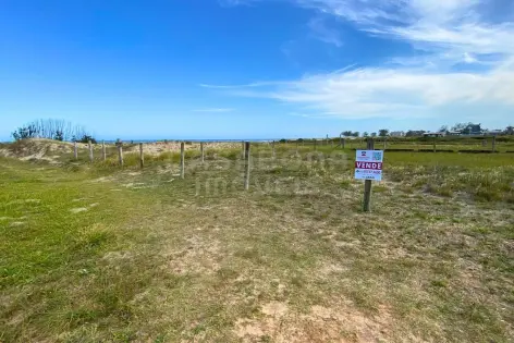 Imagem principal do Terreno Exclusivo 12 × 25 m na Praia Real de Torres – A 50 m do Mar