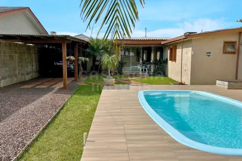 Imagem #1 do imóvel Casa mobiliada com piscina aquecida a 500 metros da praia