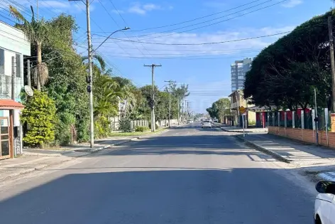 Imagem secundária do Casa com potencial comercial à venda ao lado do CFC – Arroio do Sal