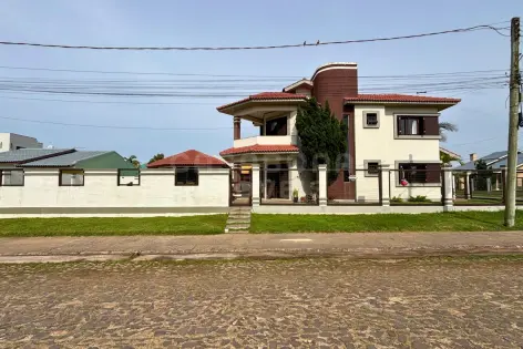 Imagem #3 do imóvel Casa de alto padrão a apenas 60 metros do mar com piscina e 4 dormitórios