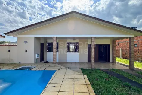 Imagem #1 do imóvel Casa com piscina e amplo terreno a 500 metros do mar na Lagoa da Camboim