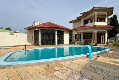 Imagem #1 do imóvel Casa de alto padrão a apenas 60 metros do mar com piscina e 4 dormitórios
