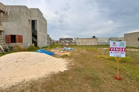 Imagem #1 do imóvel Terreno amplo com posição solar leste a 560 metros da praia em Âncora