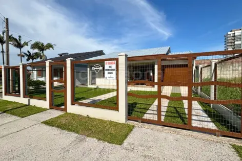Imagem #2 do imóvel Casa ampla com 4 dormitórios a 250 metros da praia em Arroio do Sal