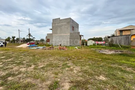 Imagem #3 do imóvel Terreno amplo com posição solar leste a 560 metros da praia em Âncora
