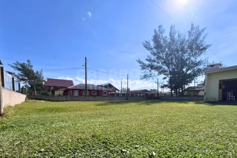 Imagem #2 do imóvel Oportunidade única com três terrenos e casa a apenas 100 metros da praia em Sereia do Mar