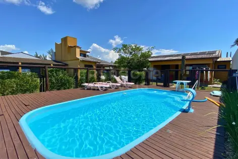 Imagem #2 do imóvel Casa Ampla e Imponente a Apenas 170 Metros da Praia em Localização Privilegiada