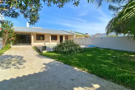 Imagem #4 do imóvel Casa térrea com piscina a apenas 200 metros do mar em Arroio do Sal Sul