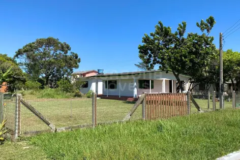 Imagem secundária do Refúgio à Beira-Mar: Linda Residência no Balneário Figueirinha