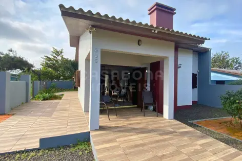 Imagem principal do Casa semi mobiliada a apenas 380 metros do mar na Praia Azul