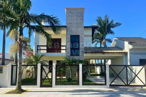 Imagem principal do Casa Imponente com Piscina e Espaço Gourmet em Torres