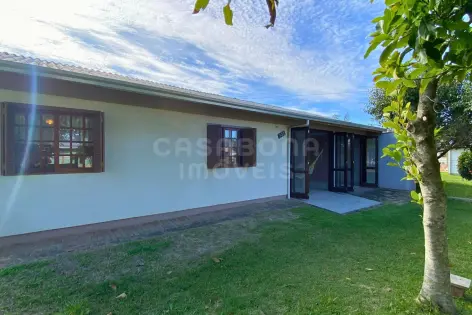Imagem #2 do imóvel Casa ampla com 3 dormitórios a apenas 335 metros da praia no Bairro São Jorge