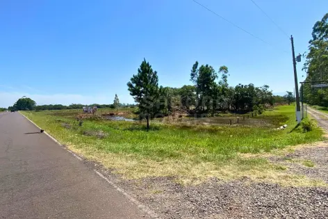 Imagem principal do Área de terra na beira da Estrada do Mar