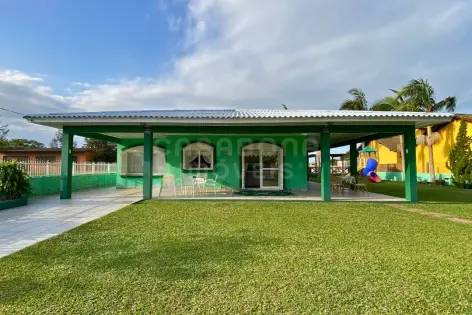 Imagem principal do Casa à Venda em Torres - Bairro Paraíso: Conforto e Lazer a 500 Metros do Mar