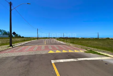 Imagem #4 do imóvel Terreno Amplo a Poucos Passos do Mar – Posição Solar Norte/Oeste e Excelente Potencial