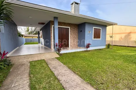 Imagem #2 do imóvel Casa a Apenas 300 Metros da Praia com Suíte e Duas Vagas de Garagem