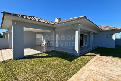 Imagem #4 do imóvel Casa moderna com piscina a apenas 300 metros da praia no Bairro Esmeralda