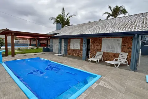 Imagem #2 do imóvel Casa com 3 dormitórios, 2 suítes e espaço gourmet a 300 metros do mar no bairro Âncora