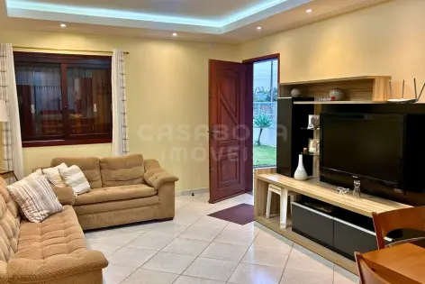 Imagem #3 do imóvel Casa com piscina e 3 dormitórios a 450 metros do mar no bairro Vista Alegre