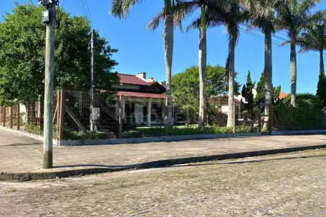 Imagem #4 do imóvel Casa de Esquina com Amplo Terreno e Piscina – Arroio do Sal