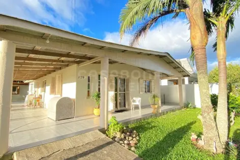 Imagem principal do Charmosa Casa em Vista Alegre, Arroio do Sal: Vida Próxima ao Mar e ao Centro