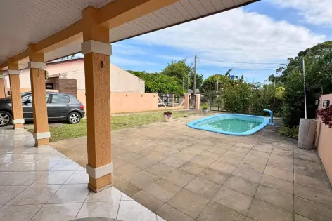 Imagem #3 do imóvel Casa com Piscina a Apenas 555m do Mar em Arroio do Sal