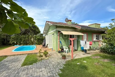 Imagem #4 do imóvel Ampla casa com 4 dormitórios a 500 metros da praia – Conforto, espaço e excelente posição solar