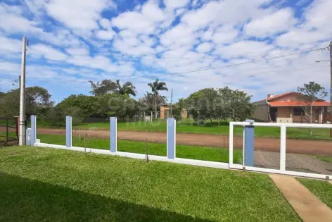 Imagem #3 do imóvel Casa a Apenas 300 Metros da Praia com Suíte e Duas Vagas de Garagem