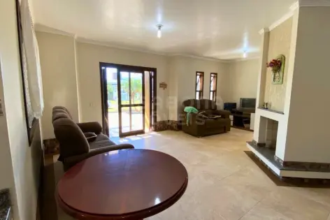 Imagem #4 do imóvel Casa com 3 Dormitórios a 70m da Praia no Bairro São Pedro – Excelente Localização