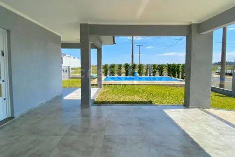 Imagem #2 do imóvel Casa moderna com piscina a apenas 300 metros da praia no Bairro Esmeralda
