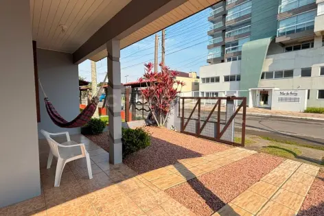 Imagem #3 do imóvel Casa com piscina a 300 metros do mar no Jardim Raiante