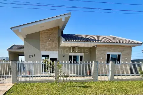 Imagem #1 do imóvel Casa com piscina a 200 metros do mar em Arroio do Sal