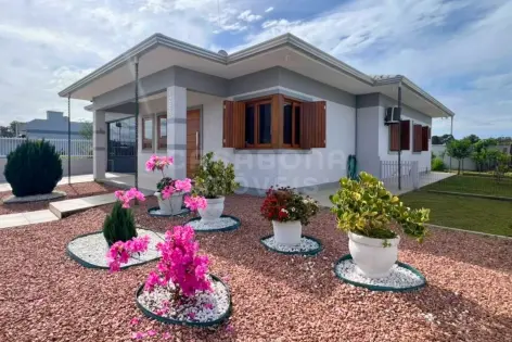 Imagem #1 do imóvel Casa com jardim e 3 dormitórios em Jardim Raiante Novo
