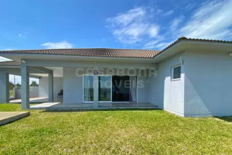 Imagem #3 do imóvel Casa moderna com piscina a apenas 300 metros da praia no Bairro Esmeralda