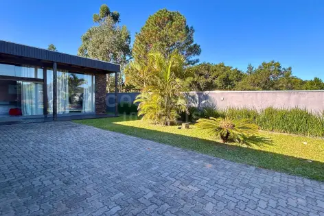 Imagem principal do Residência com piscina e espaço gourmet em ambiente de tranquilidade e conforto